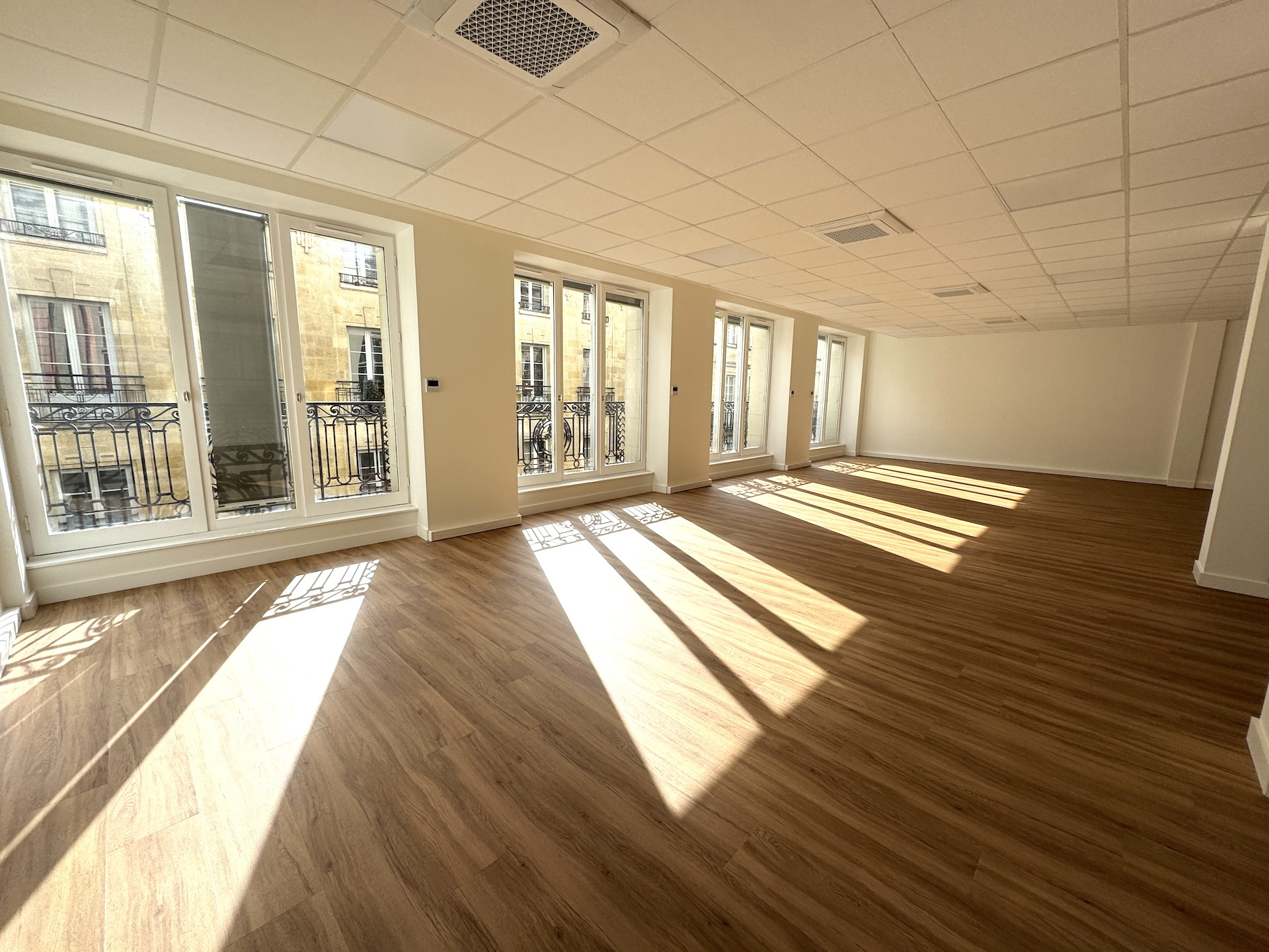 Bordeaux – Quinconces – Bureaux 227 m2 entièrement rénovés