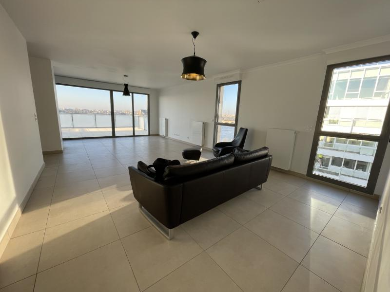 Bordeaux – Rive Droite – Magnifique T5 meublé de 110 m2 – Vue imprenable