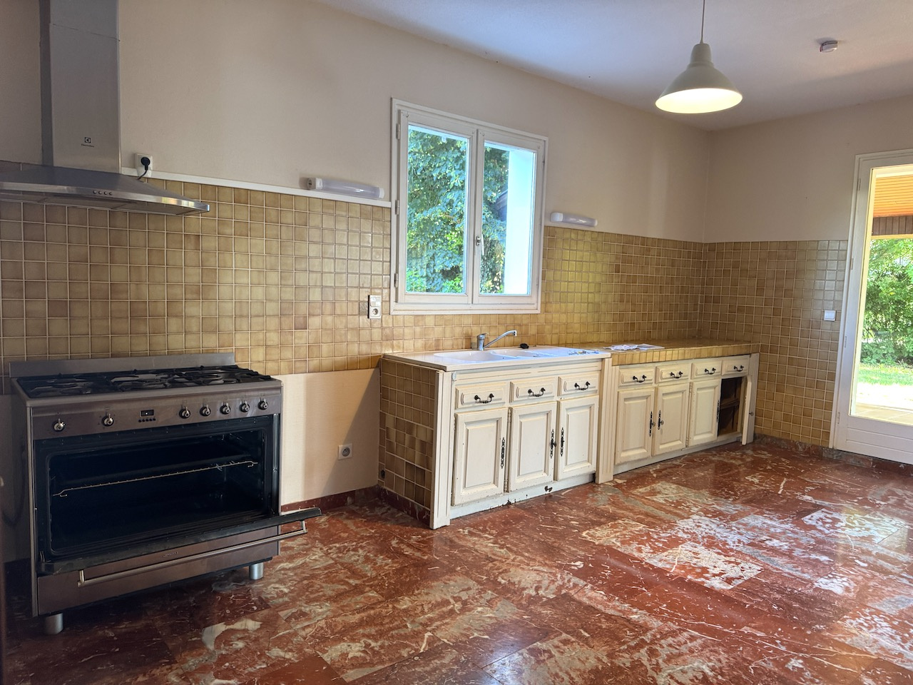 ODOS – Belle maison T7 de 167 m2 avec jardin arboré