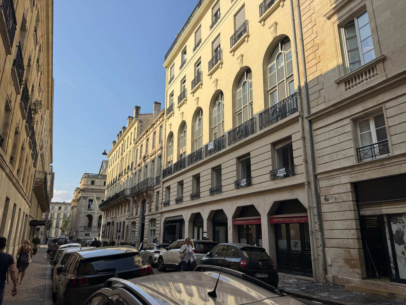 Bordeaux QUINCONCES – Bureaux entièrement Rénové – 3 pièces 102 m2