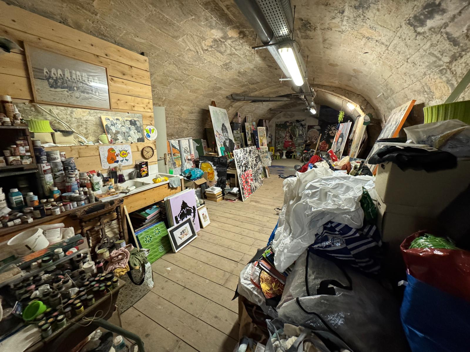 Bordeaux Victoire – Cave de 60 m2 saine et aménagée