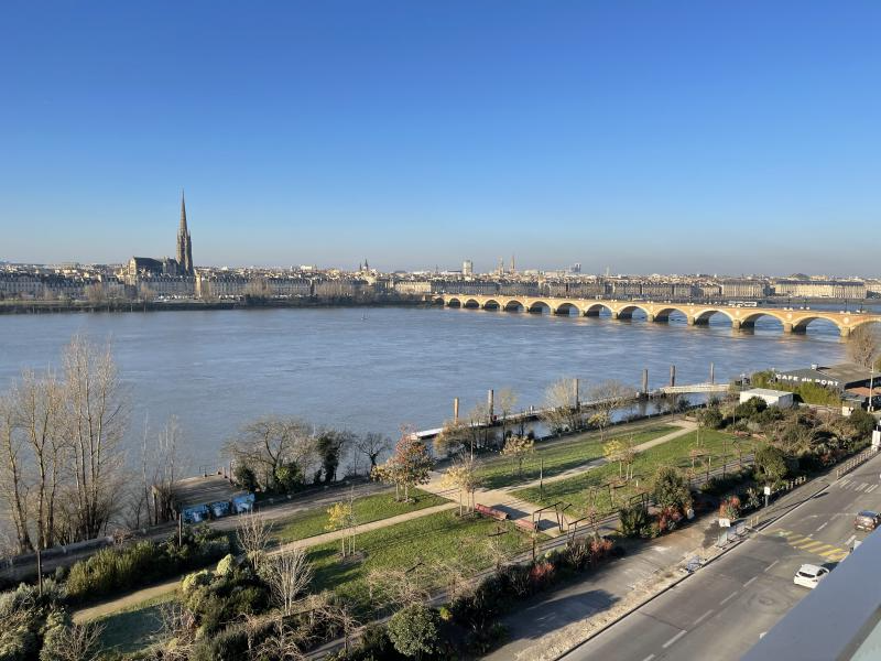 Bordeaux – Rive Droite – Magnifique T5 meublé de 110 m2 – Vue imprenable