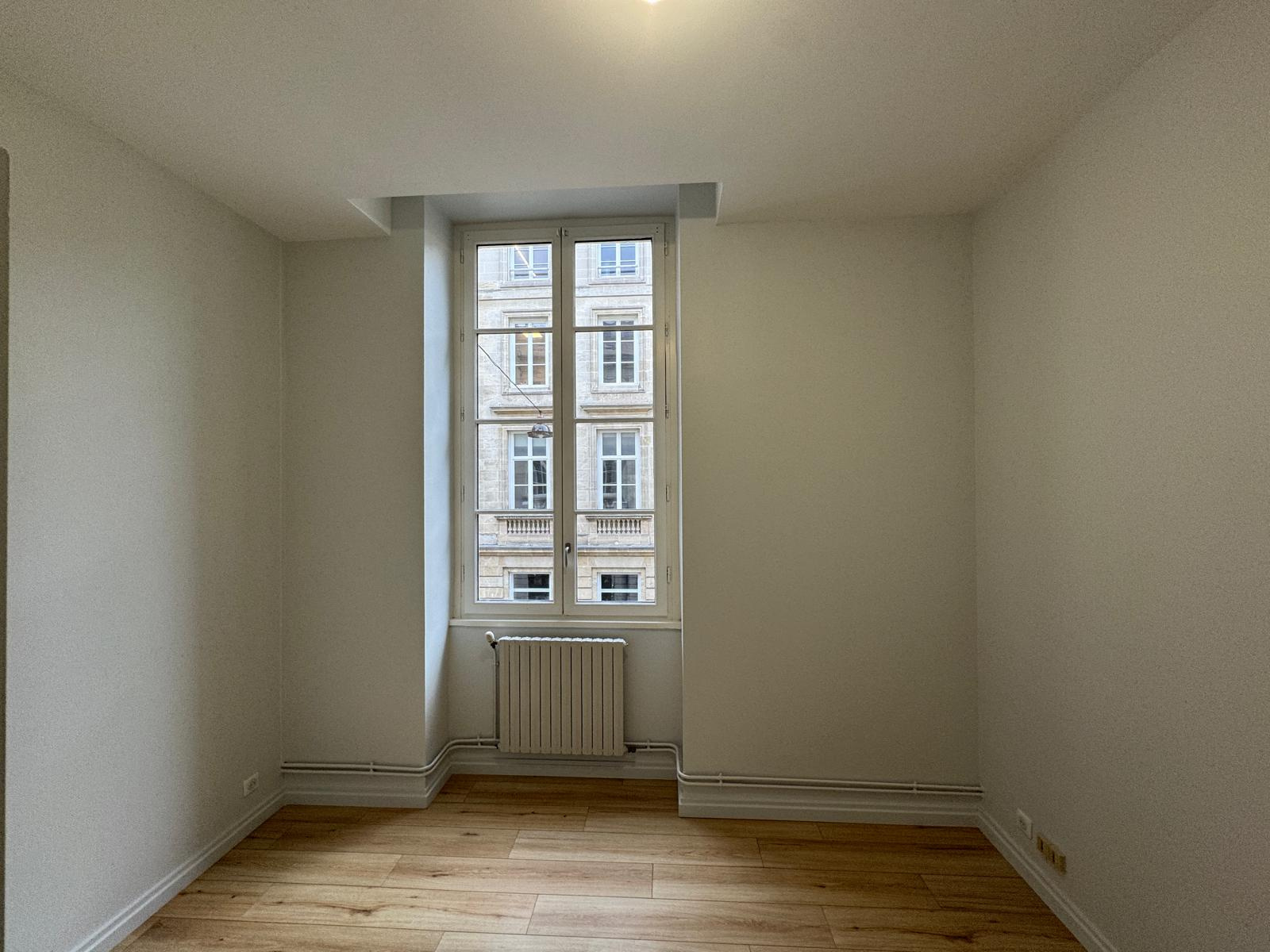 Bordeaux Quinconces – Bel Appartement T4 de 96,53 m2 avec balcon