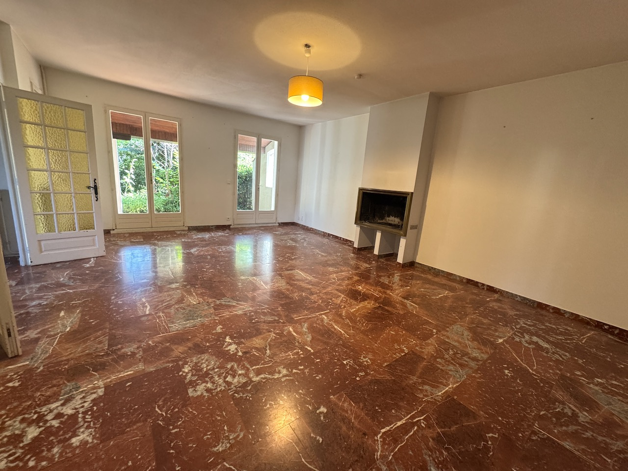 ODOS – Belle maison T7 de 167 m2 avec jardin arboré