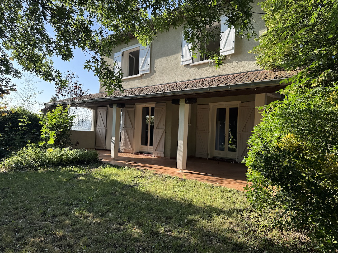 ODOS – Belle maison T7 de 167 m2 avec jardin arboré