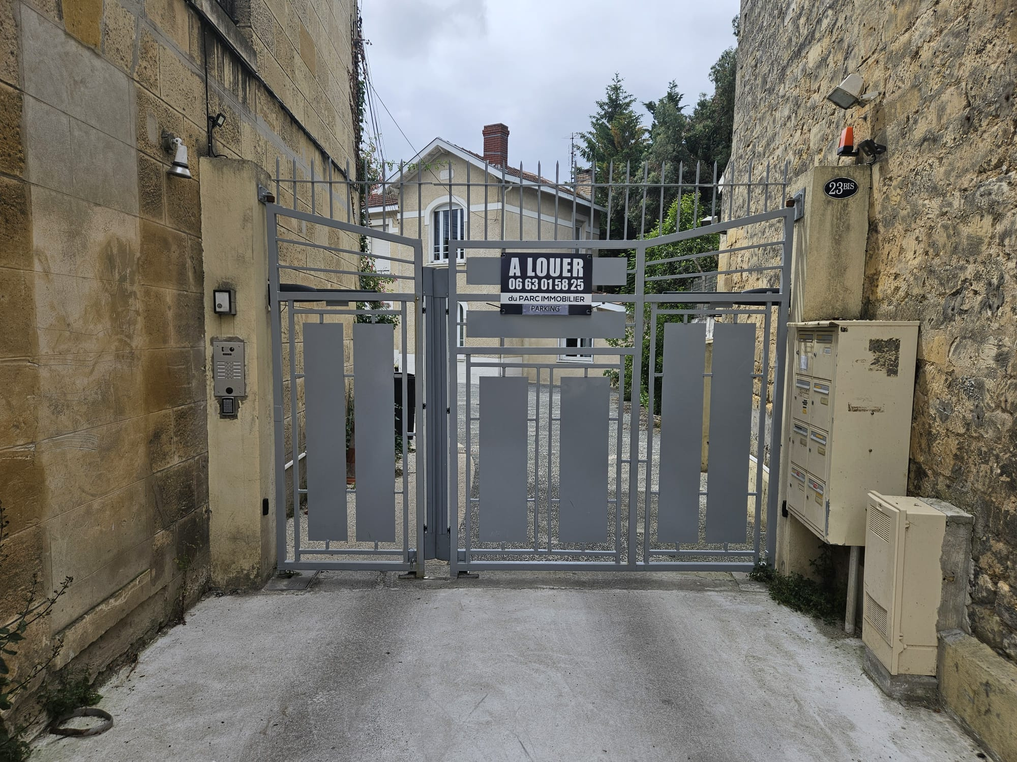 Bordeaux – Tondu – Place de parking à louer couverte