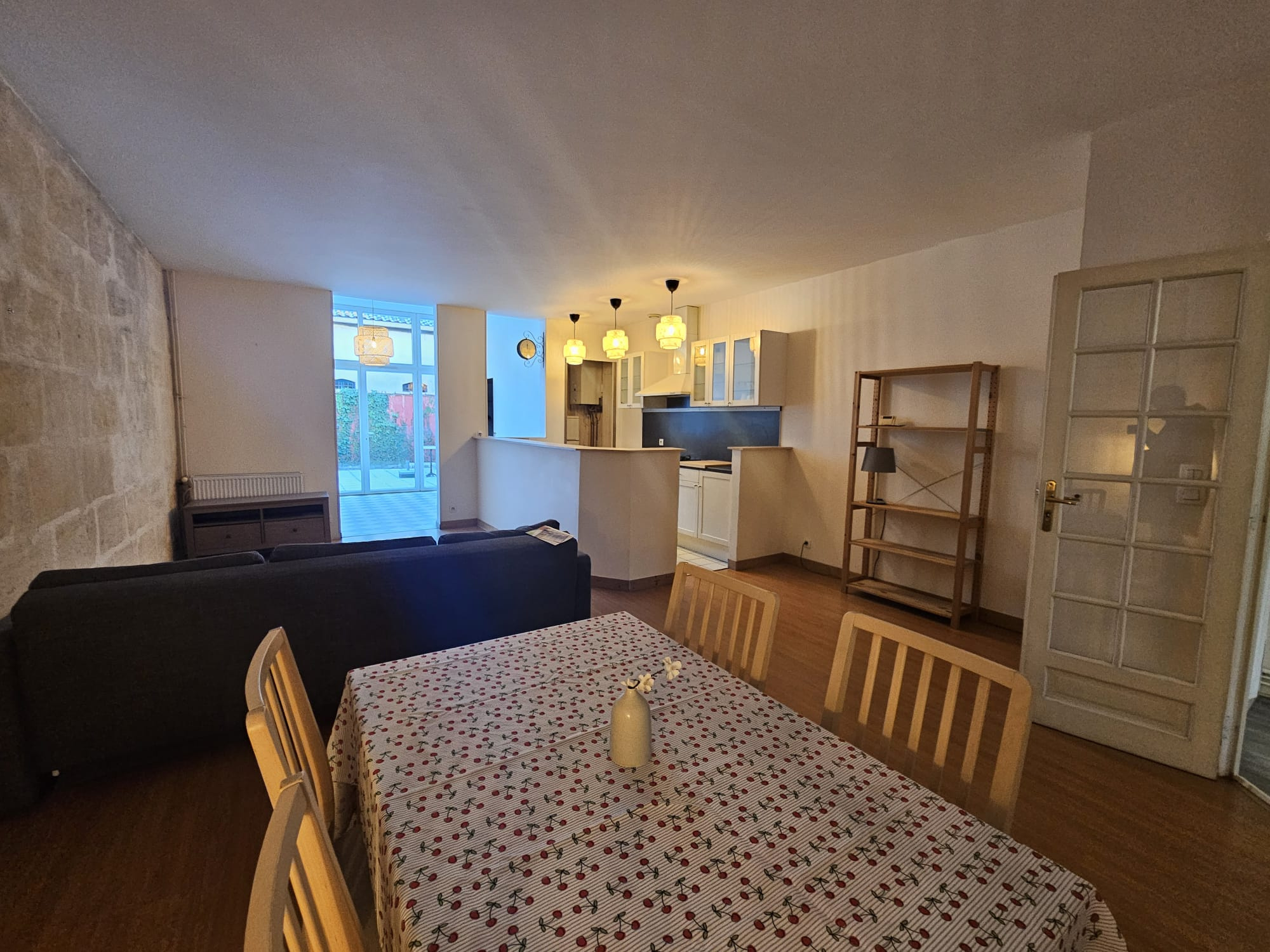 Bordeaux – Tondu (rue Mouneyra) – Grand T2 meublé de 78,21 m1