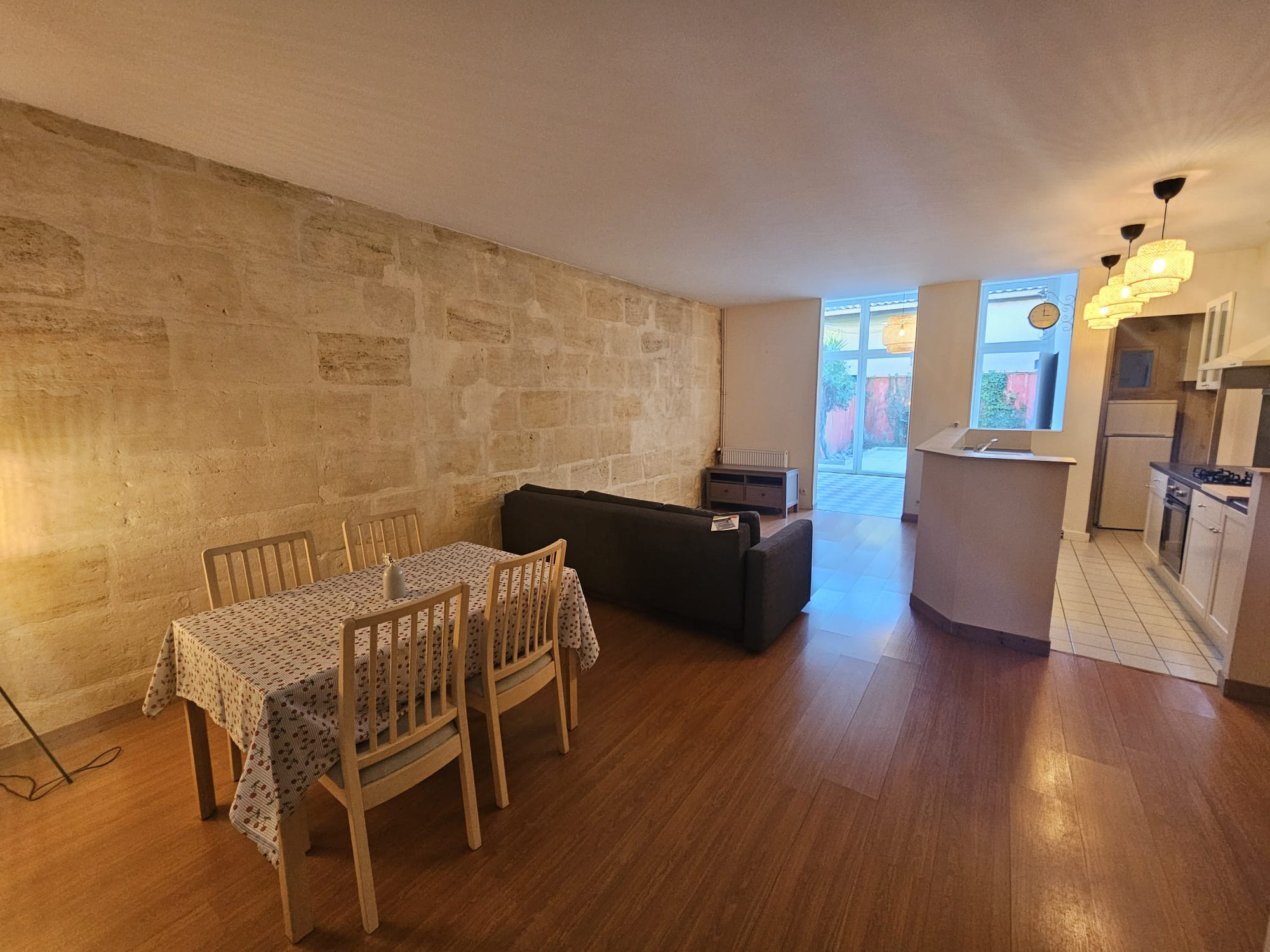 Bordeaux – Tondu (rue Mouneyra) – Grand T2 meublé de 78,21 m1