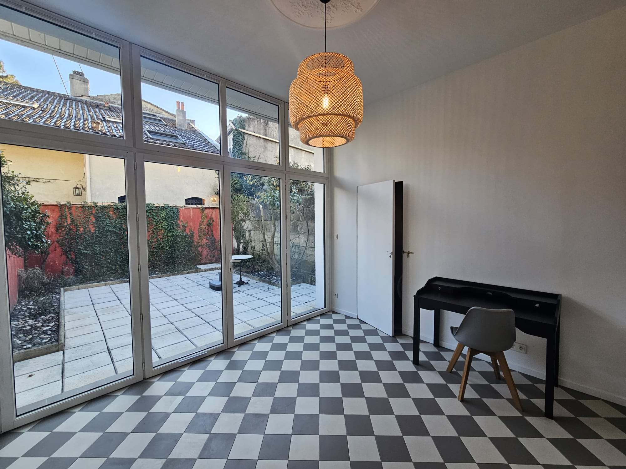 Bordeaux – Tondu (rue Mouneyra) – Grand T2 meublé de 78,21 m1