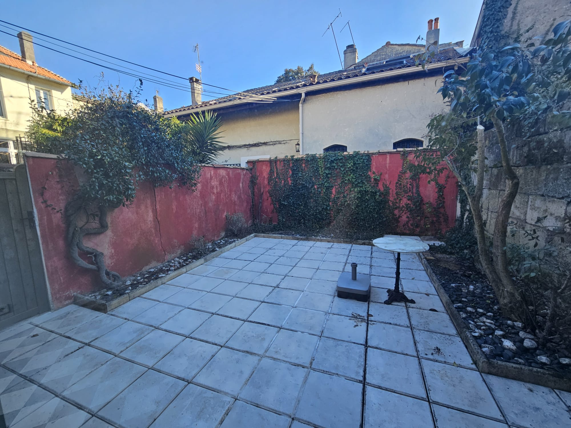 Bordeaux – Tondu (rue Mouneyra) – Grand T2 meublé de 78,21 m1