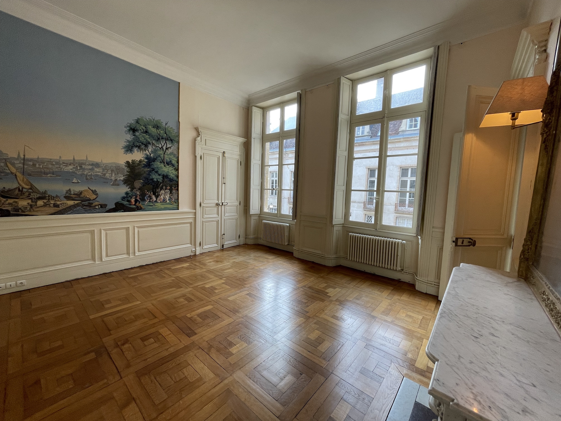 Dijon – Rue Vannerie – Grand bureaux de 190 m2 environ – Hôtel particulier