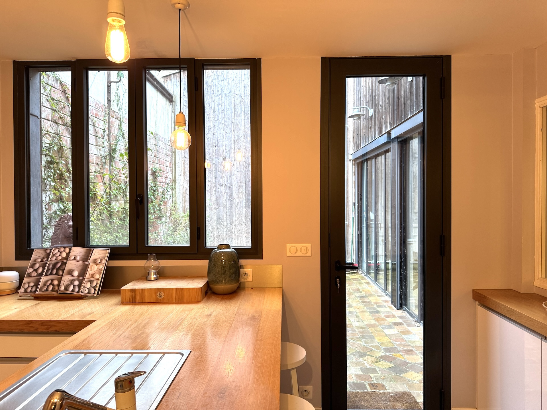 Bordeaux St Genès – Magnifique appartement rénové T3 avec terrasses / 104 m2