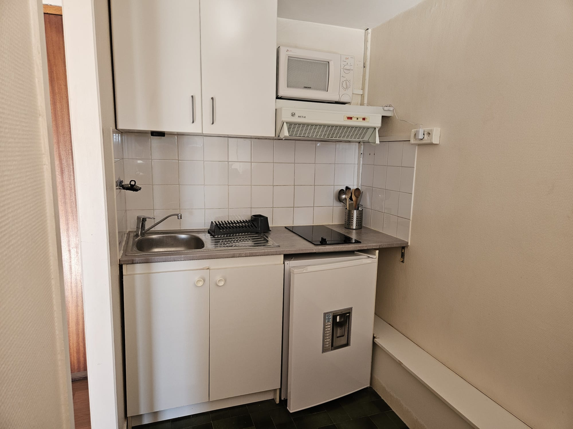 Bordeaux Croix Blanche – T1 38 m2 meublé avec Balcon (eau et. chauff.inclus)