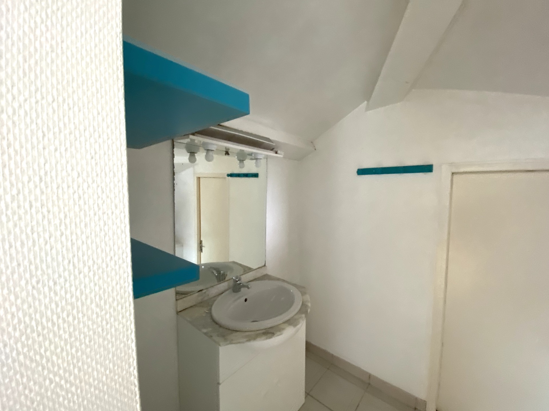 BORDEAUX – Place Gambetta – T2 au 4ème et dernier étage