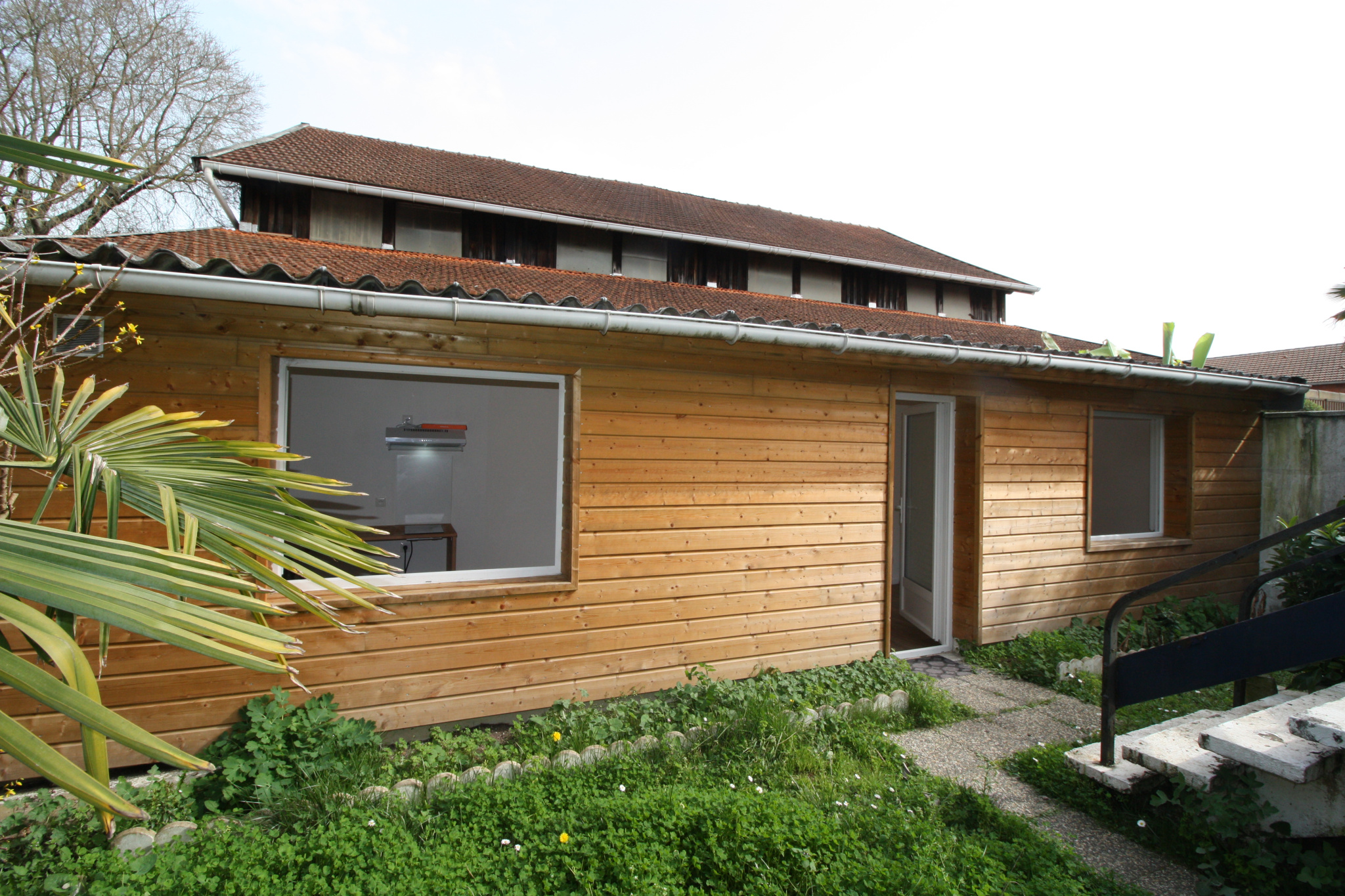 Talence – St Genès – studio en bon état AVEC JARDIN