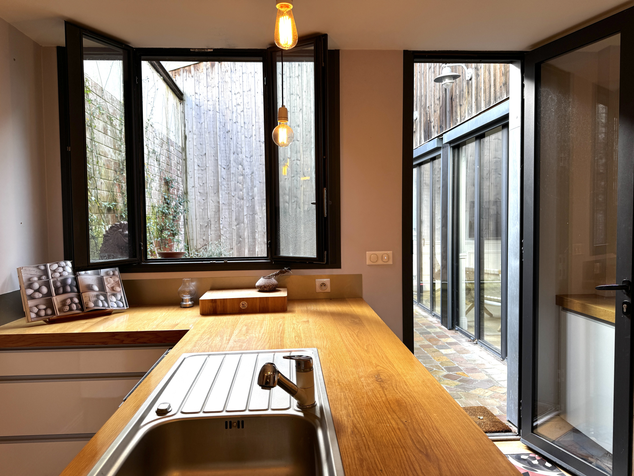 Bordeaux St Genès – Magnifique appartement rénové T3 avec terrasses / 104 m2