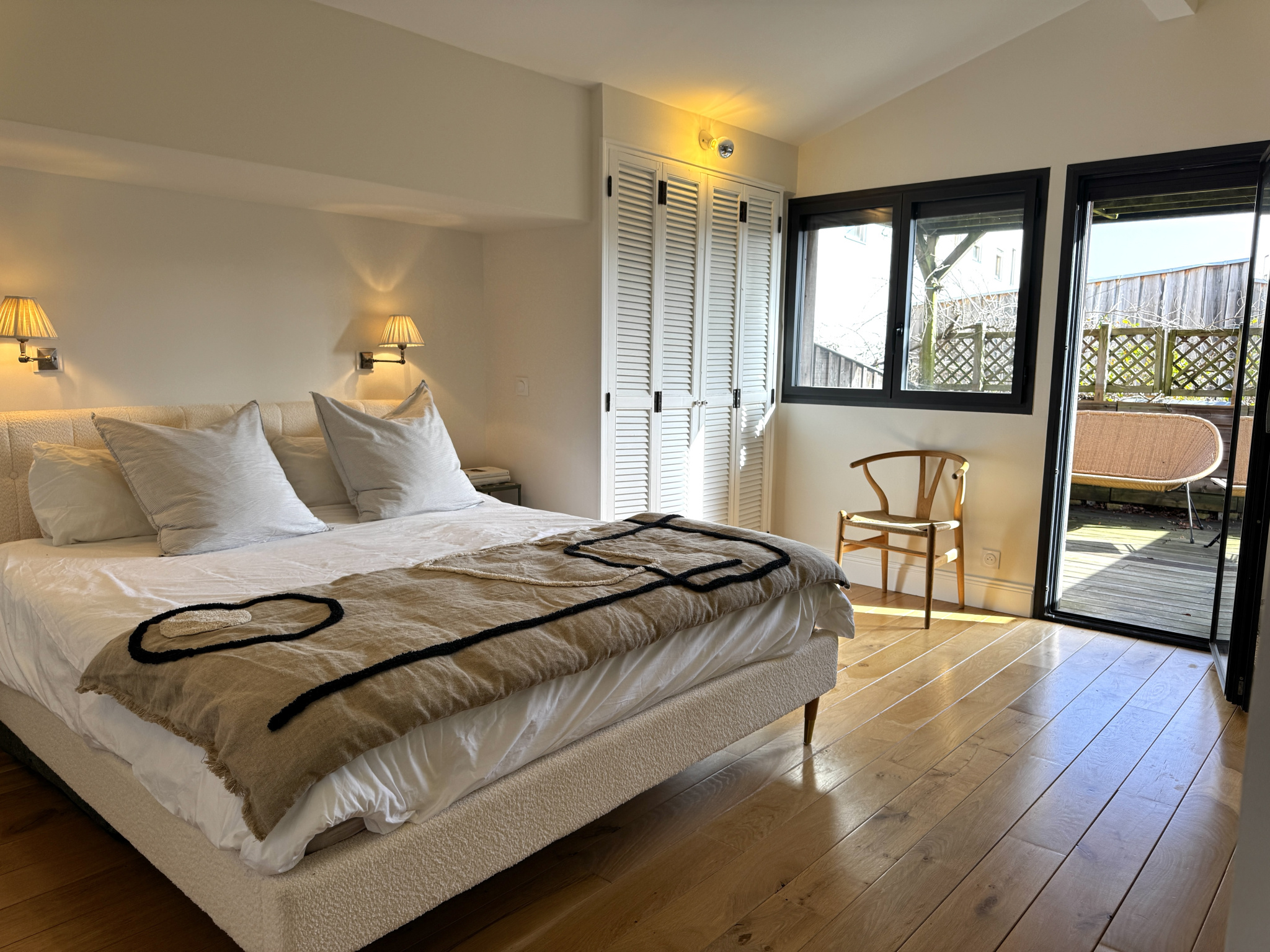 Bordeaux St Genès – Magnifique appartement rénové T3 avec terrasses / 104 m2