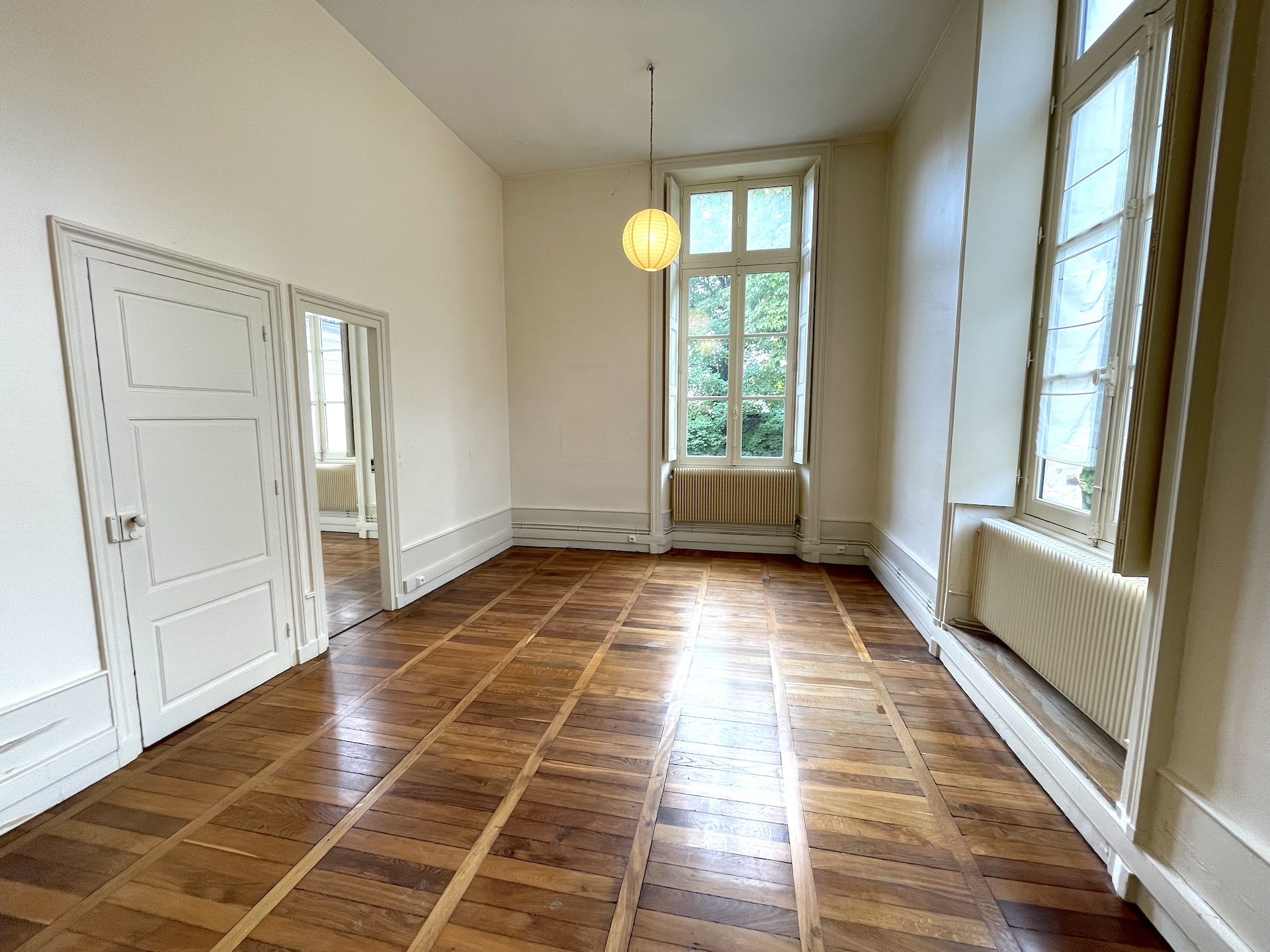 Dijon – Rue Vannerie – Grand bureaux de 190 m2 environ – Hôtel particulier