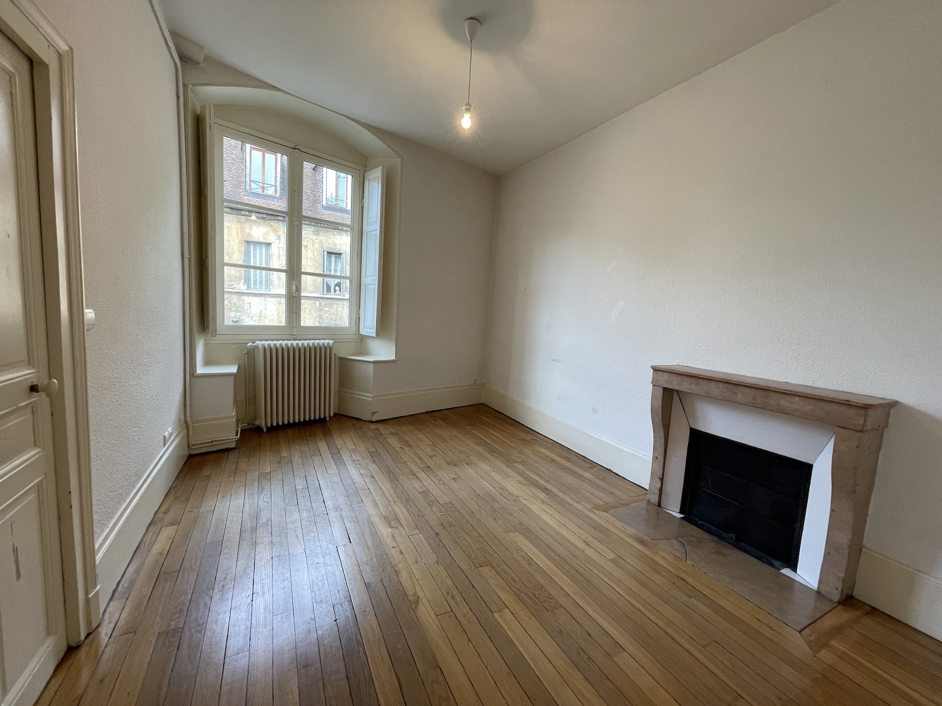 Dijon – Rue Vannerie – Grand bureaux de 190 m2 environ – Hôtel particulier