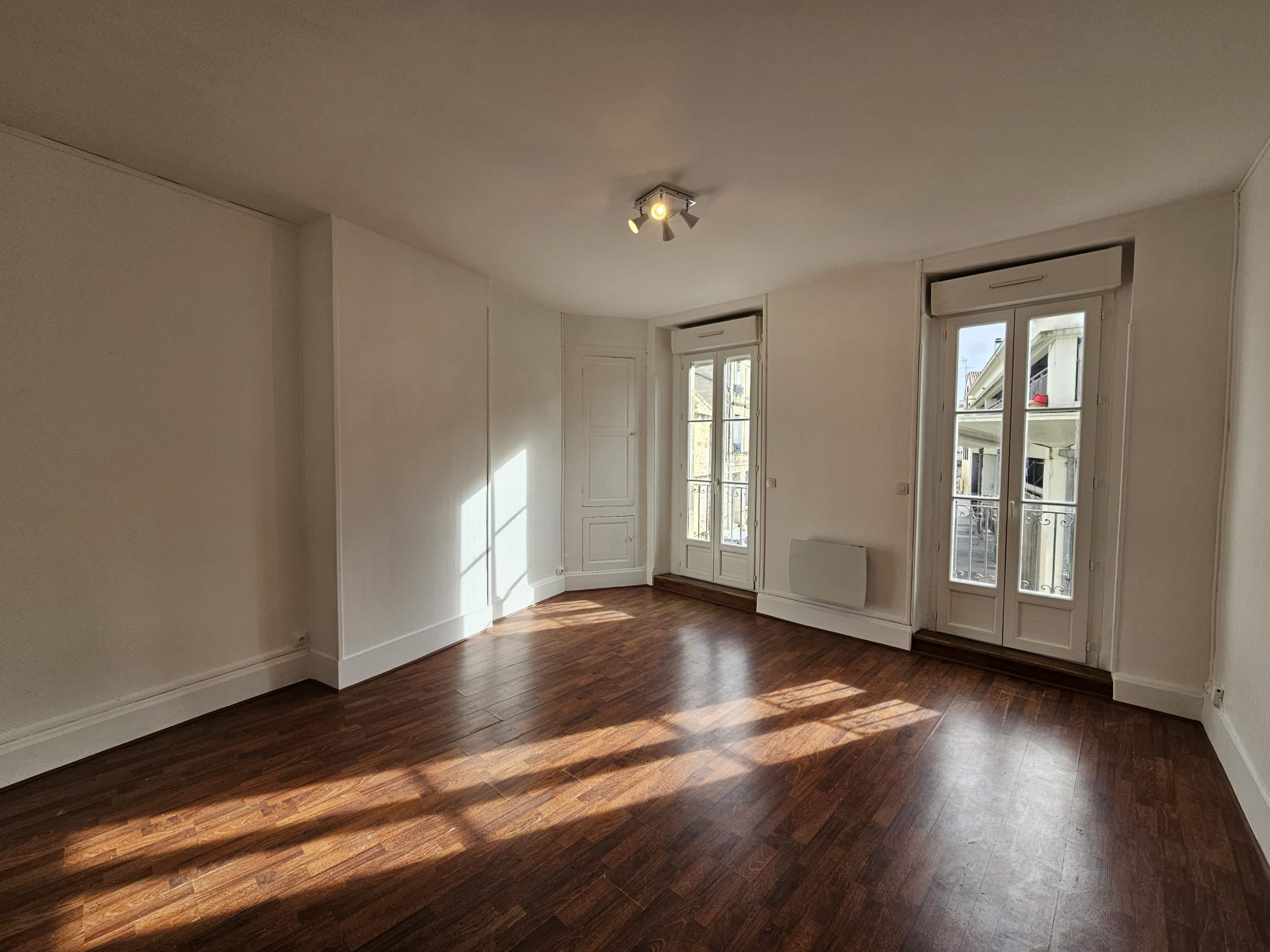 Bordeaux – Capucins (Rue Jean de Malet) – Charmant T3 – 1er étage