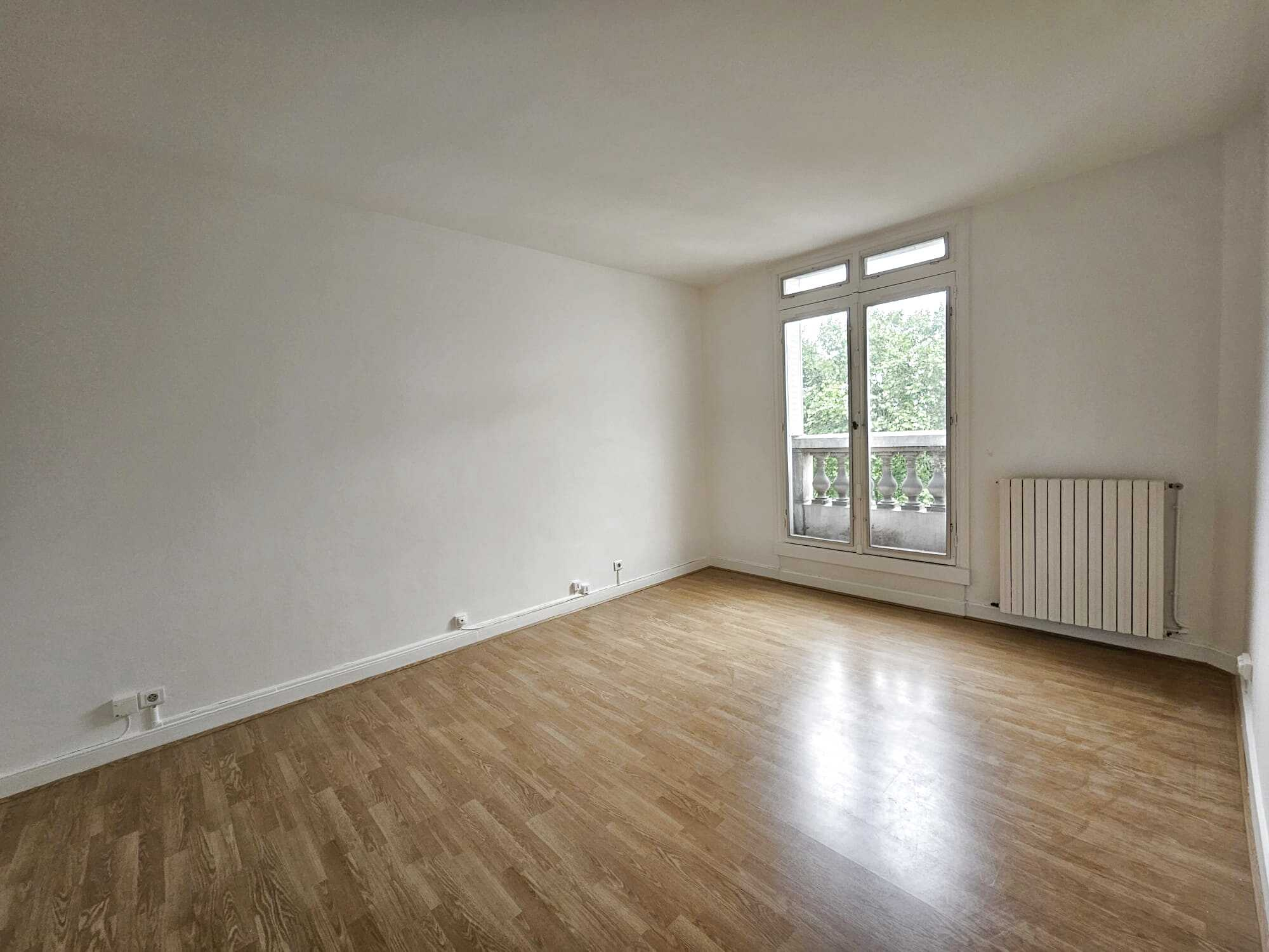 Bordeaux – Quinconces – Spacieux T2 rénové de 76 m2 – Chauffage et eau inclus