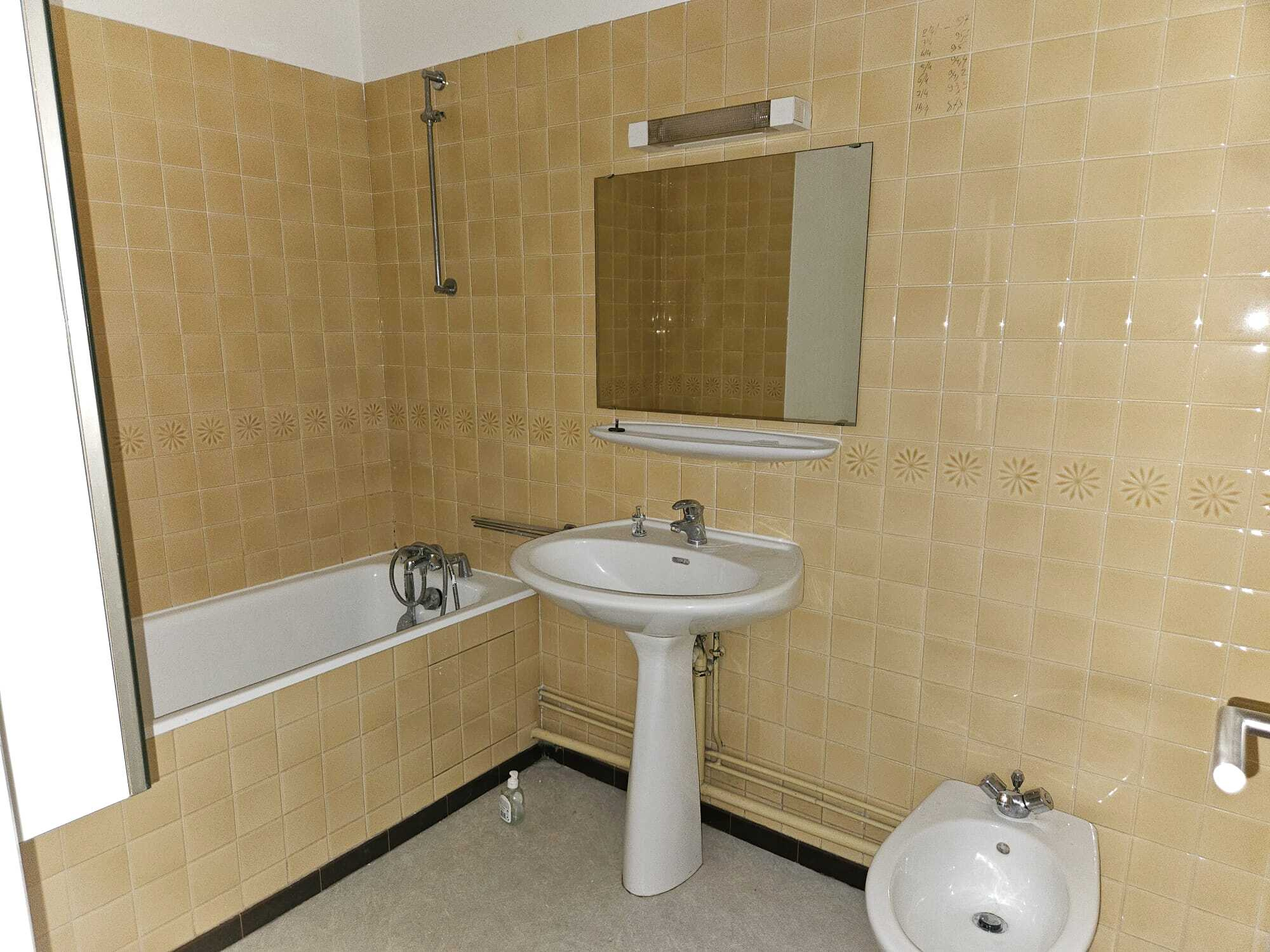 Bordeaux – Quinconces – Spacieux T2 rénové de 76 m2 – Chauffage et eau inclus