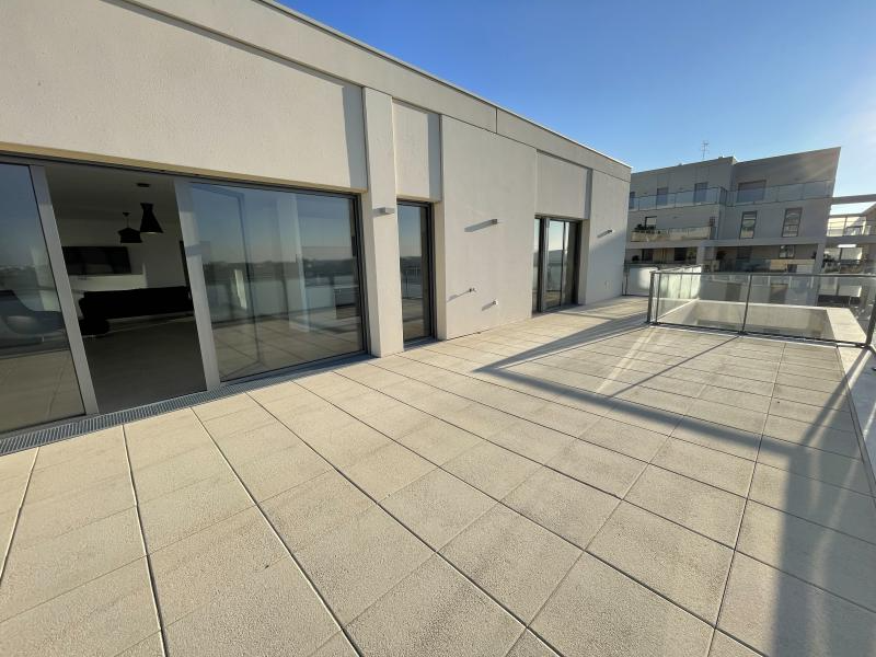 Bordeaux – Rive Droite – Magnifique T5 meublé de 110 m2 – Vue imprenable