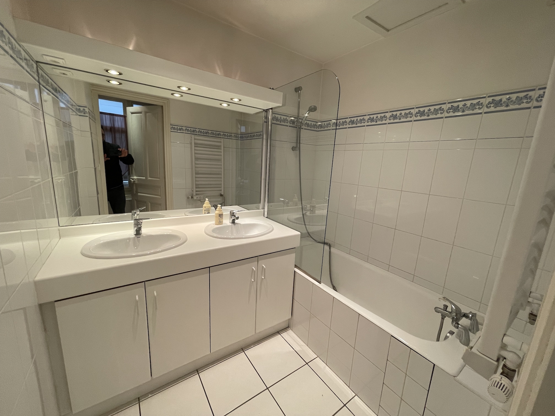 DIJON – rue Vannerie – Bureaux T5 de 144 m2 dans un ancien Hôtel Particulier