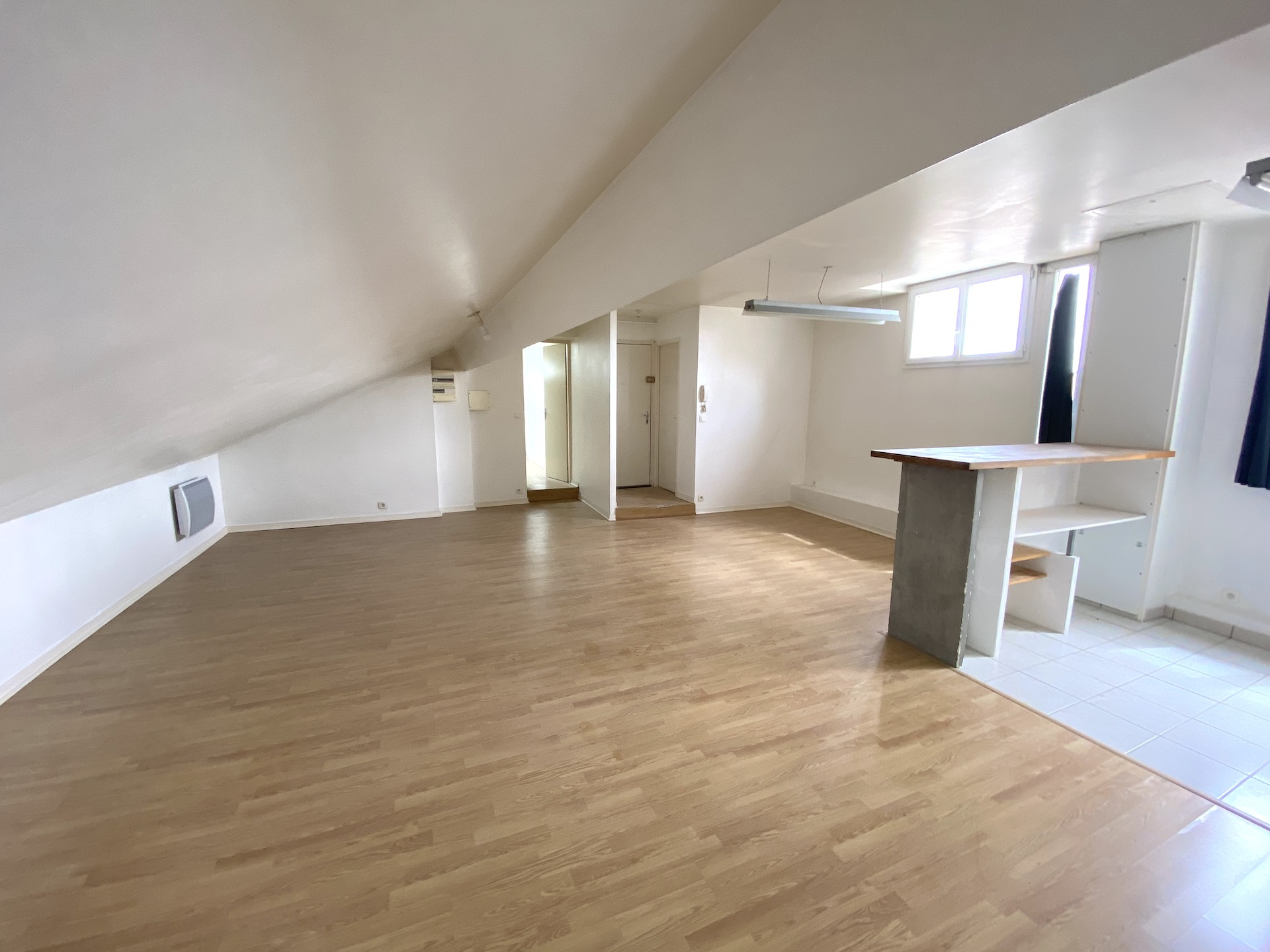 BORDEAUX – Place Gambetta – T2 au 4ème et dernier étage