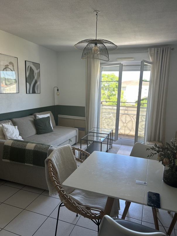 Carbon Blanc – Charmant T2 de 42 m2 meublé avec balcon