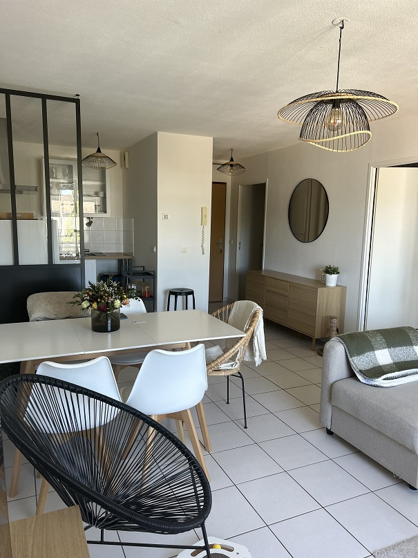 Carbon Blanc – Charmant T2 de 42 m2 meublé avec balcon