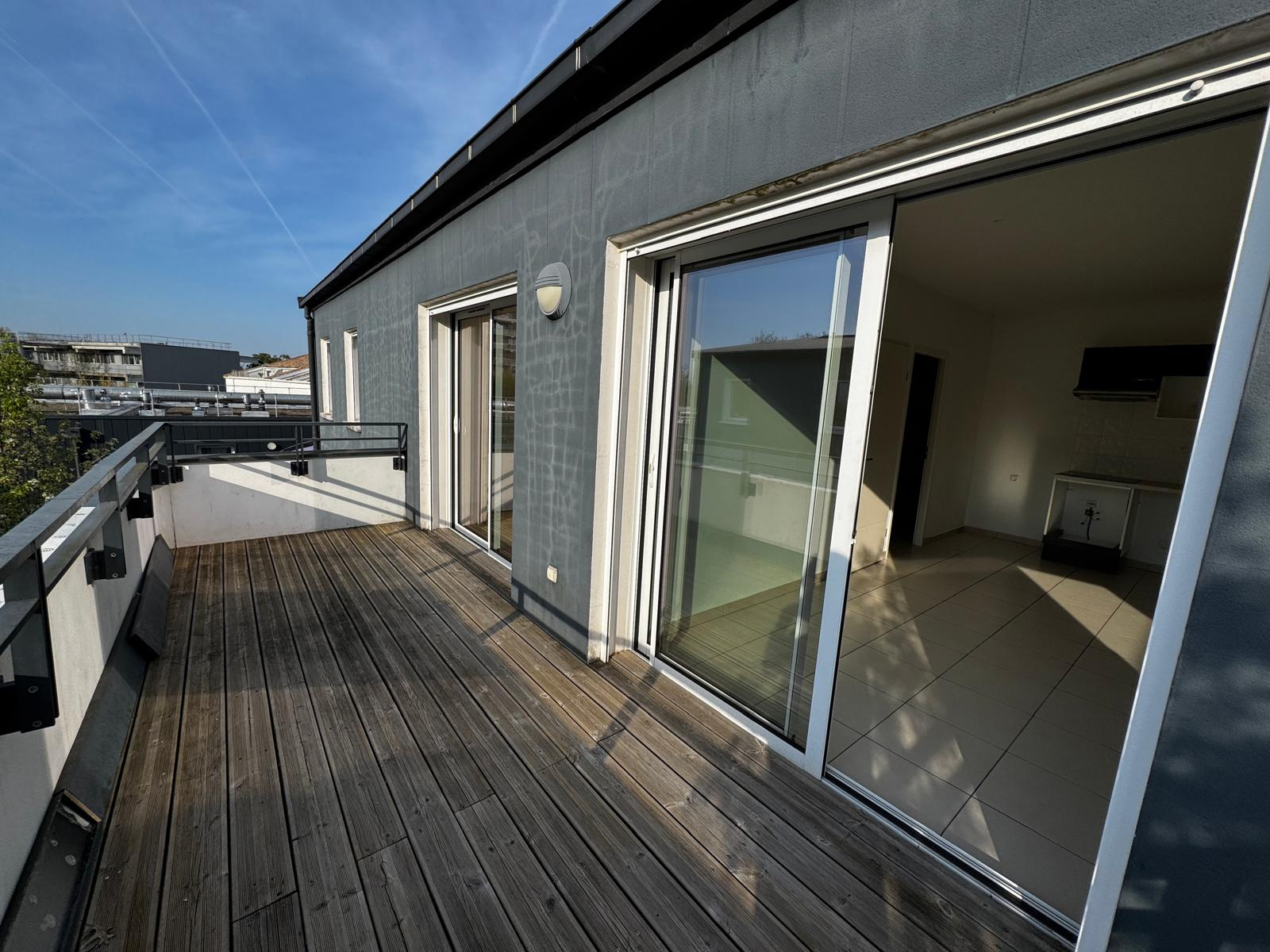 Mérignac – Proche Centre Ville – Très joli T3 avec Parking et Balcon