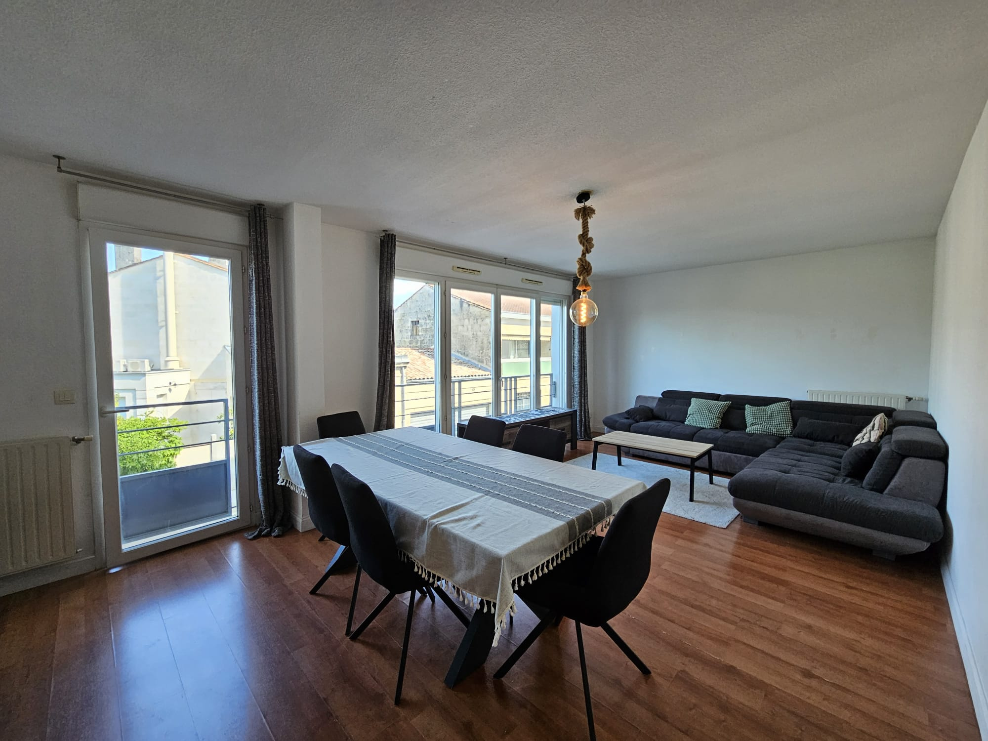 BORDEAUX – ST GENÈS – Très joli T2 Meublé de 56 m2