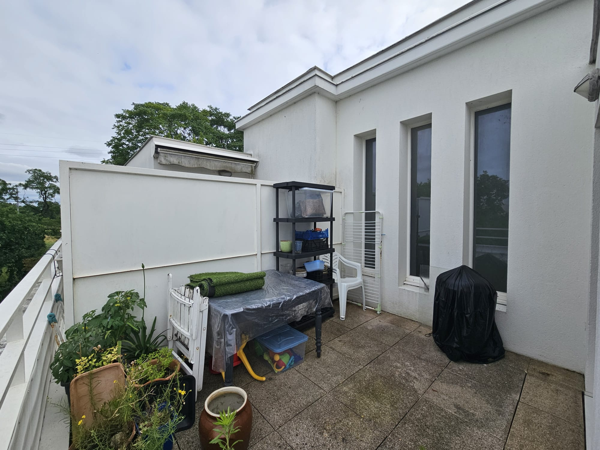 Pessac – Proche Centre Ville – Très joli T4 de 75 m2 avec grande terrasse et parkings