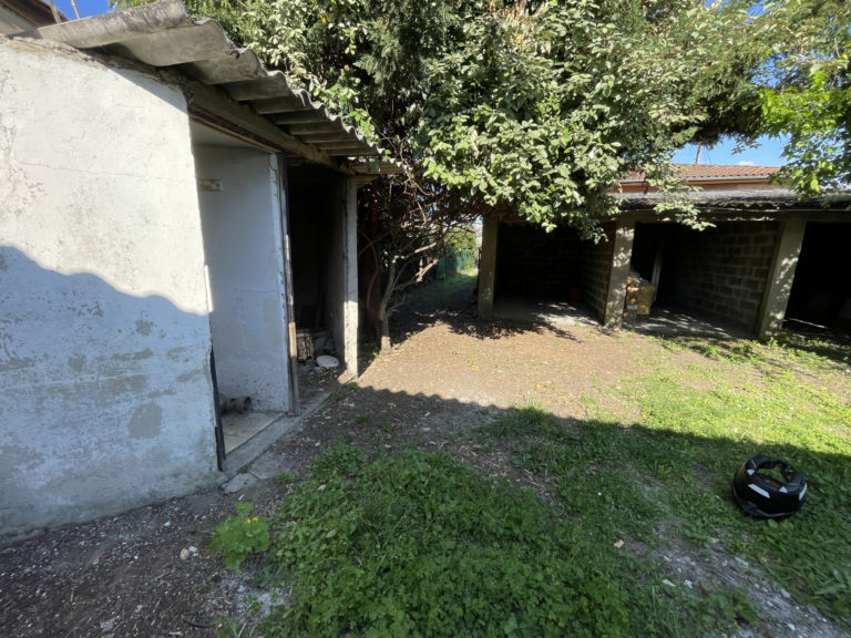 Bègles – Barrière de Bègles – Dépendance à rénover avec jardin d&rsquo;environ 80 m2